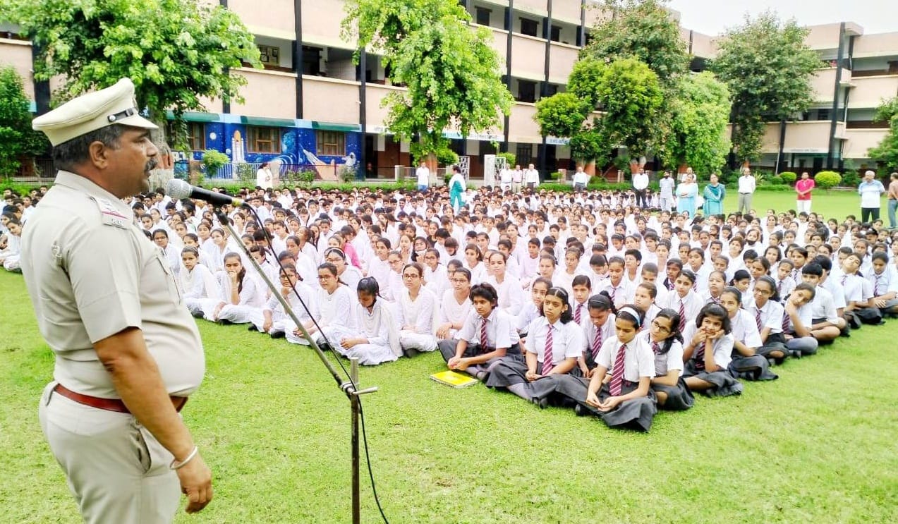 हिन्दू वरिष्ठ माध्यमिक विद्यालय में नशे के विरुद्ध एक दिवसीय जागरूकता कार्यक्रम आयोजित