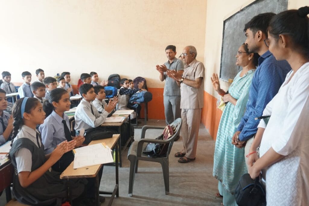 ग्रीन आइकन स्कूल में बच्चों का मनोबल बढ़ाने पहुंची सुषमा नाथ