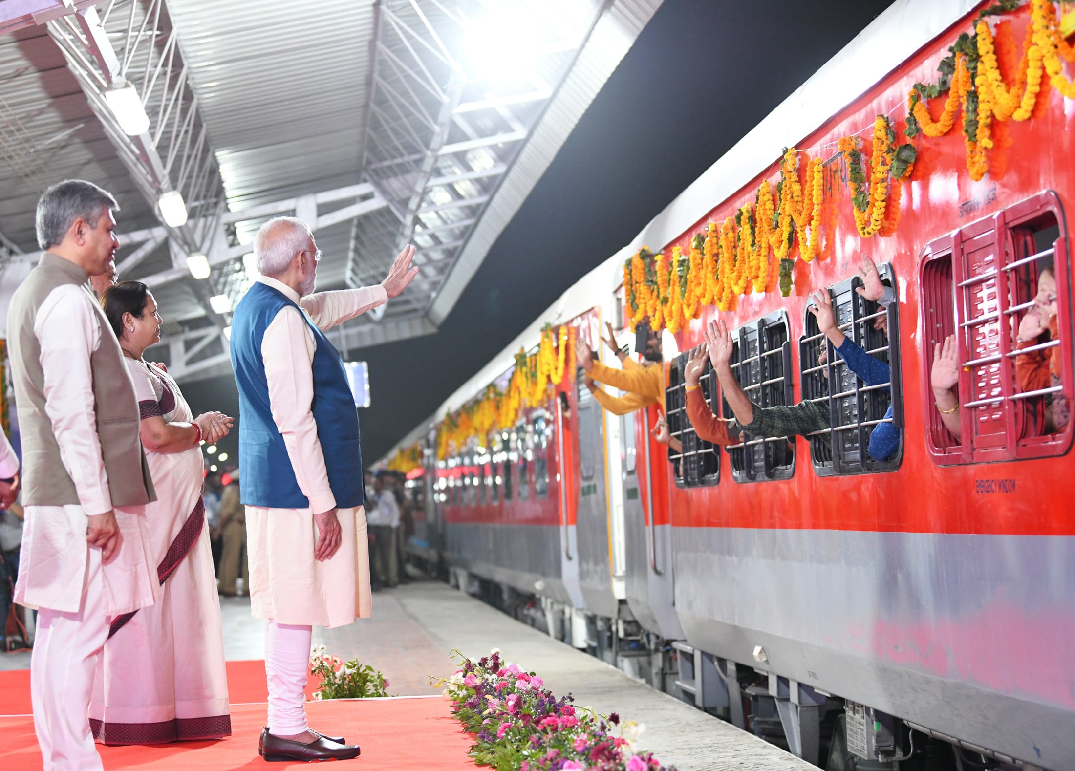 PM-modi-in-Ahmedabad-railway-projects-2