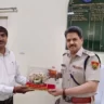 कामधेनु संस्थान के वार्षिकोत्सव समारोह में DCP Mukesh Malhotra को स्मृति चिन्ह भेंट कर किया आमंत्रित :सुनील कुमार जांगड़ा