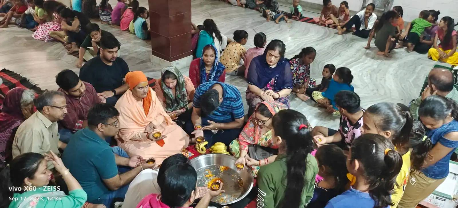 पिहोवा के गोविंदानंद ठाकुर द्वारा आश्रम में कन्या पूजन के साथ मासिक भंडारा आयोजित