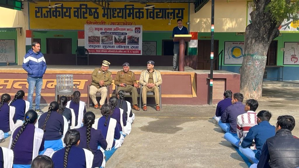 आरटीए व पुलिस विभाग ने गांव बिहोली के राजकीय स्कूल में जागरुकता कार्यक्रम का किया आयोजन